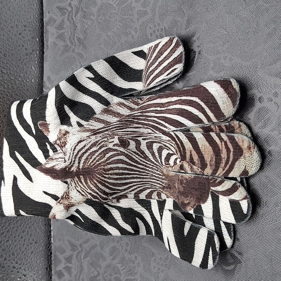 NWT Zebra Print Gloves OS - Picture 4 of 4